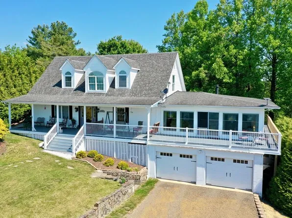 352 Dogwood Rdg, Fancy Gap, VA 24328