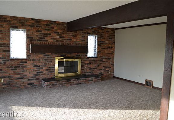 4th image of 19113 Woodside St