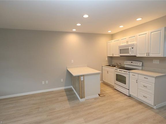 4th image of 1062 Hartley Ave Unit 208