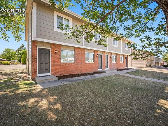 3rd image of 81 Castle Royal Dr #87