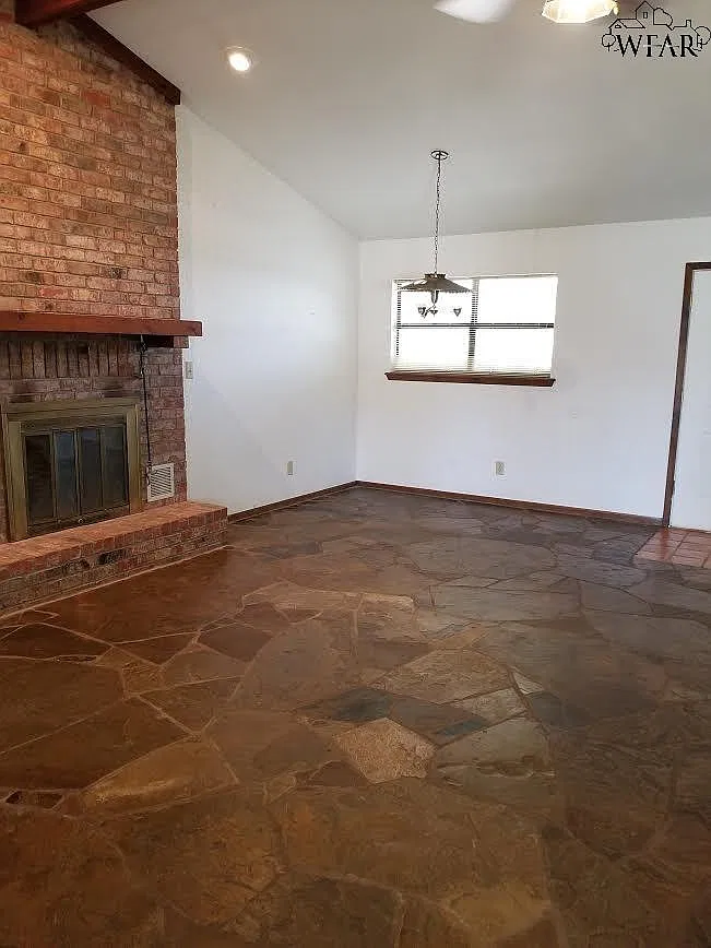 3 bed, 3.0 bath, 1960 sqft, $1,650 — Photo 3