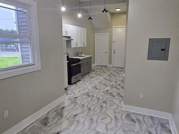 2nd image of 61 16th Ave Floor 2