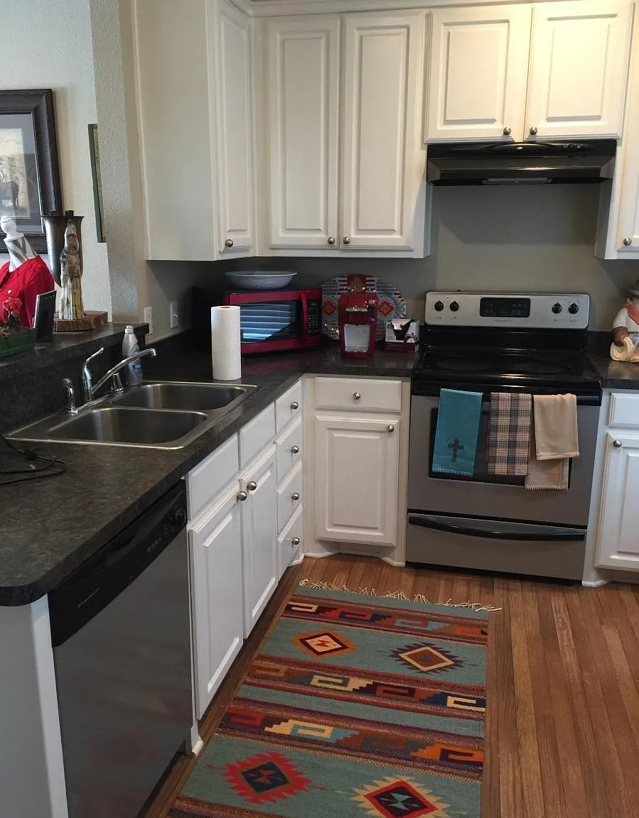 2 bed, 996 sqft, $1,300 — Photo 2