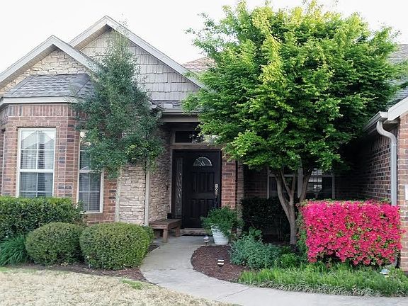 3rd image of 2209 SW Pinoak Ave
