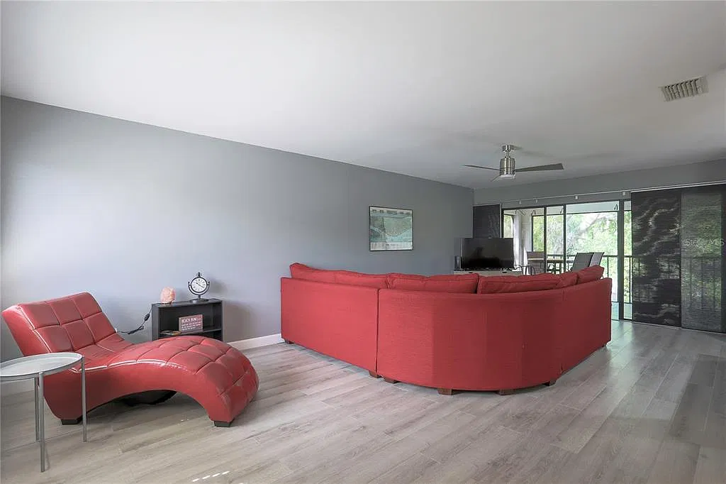 2 bed, 2.0 bath, 1376 sqft, $3,800 — Photo 4