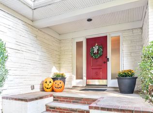 59 Pinehill Dr, Upper Saddle River, NJ 07458