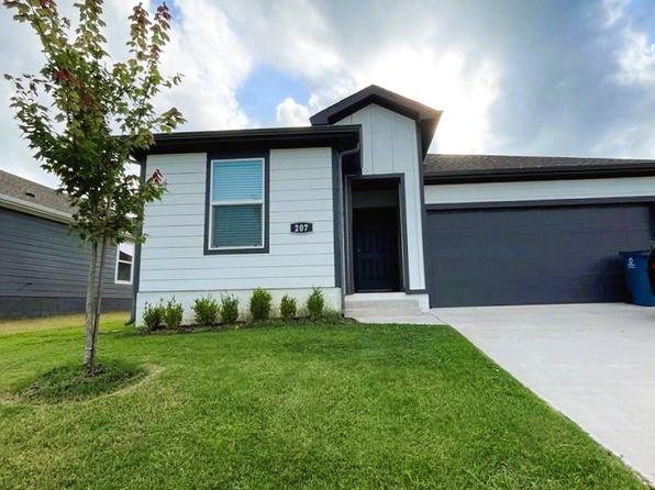 207 NW Pinwheel St #207