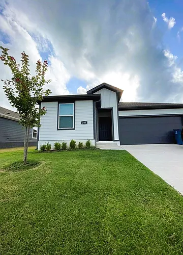 207 NW Pinwheel St #207 Photo 1