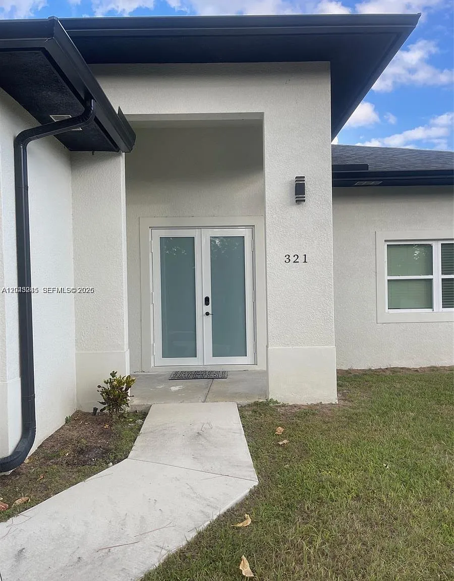 4 bed, 3.0 bath, 2372 sqft, $2,210 — Photo 3