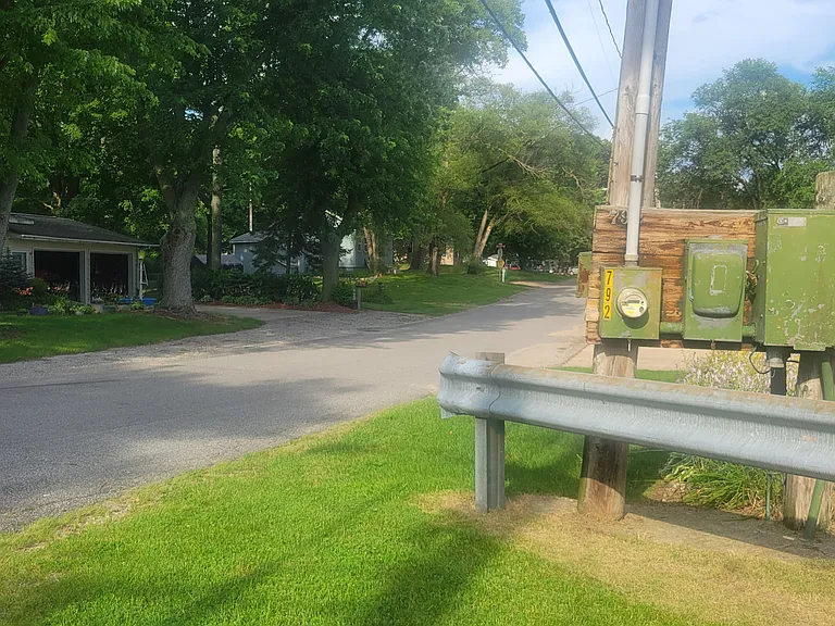 813 Willow Dr — Photo 13