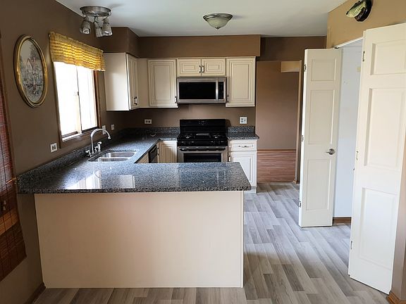 2nd image of 733 Brookdale Dr