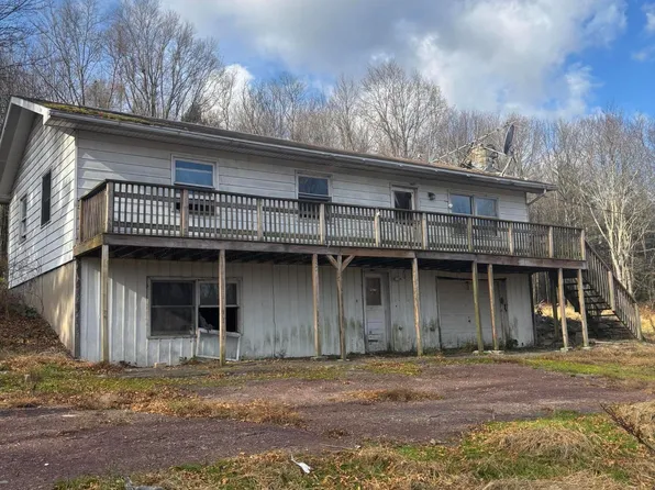 55 E Sterling Rd, Newfoundland, PA 18445