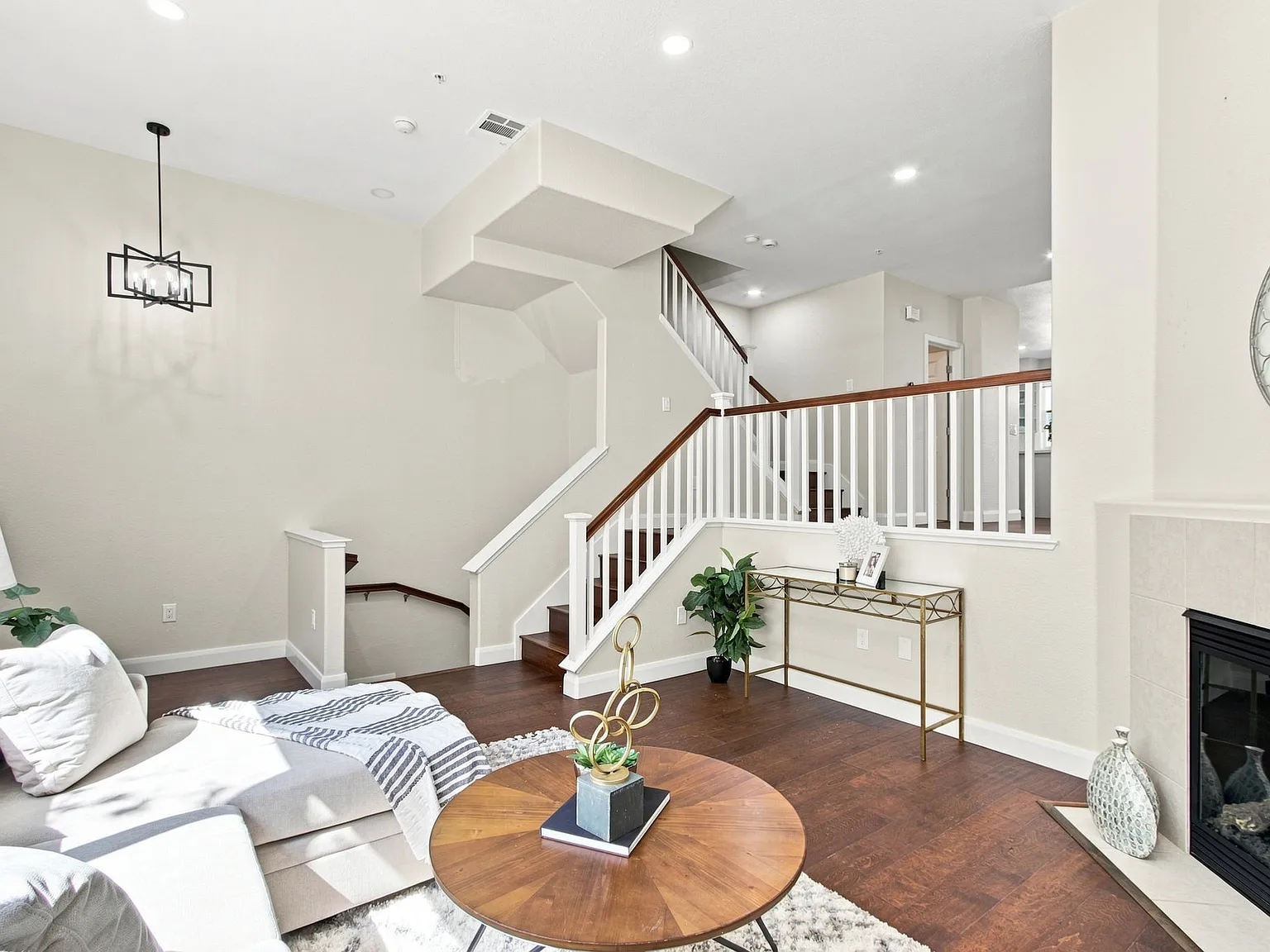 37 Esfahan Dr — Photo 4