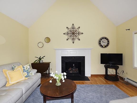 3rd image of 44 Spinnaker Ln