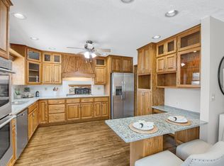 11101 Schoolcraft Rd, Burnsville, MN 55337