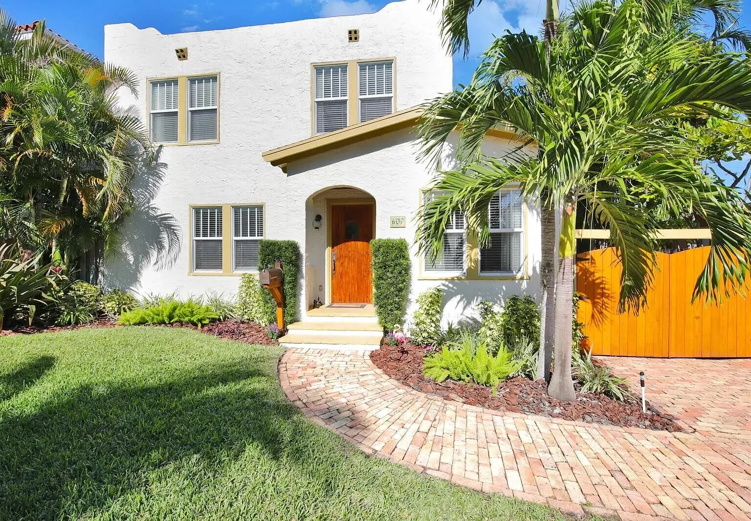 3 bed, 2.0 bath, 1811 sqft, $6,000 — Photo 1