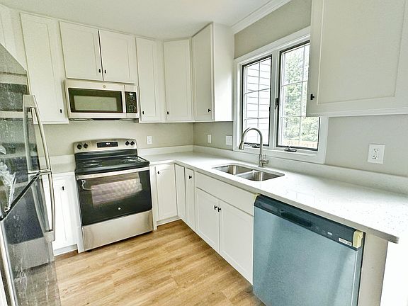3rd image of 4758 Weatherhill Dr