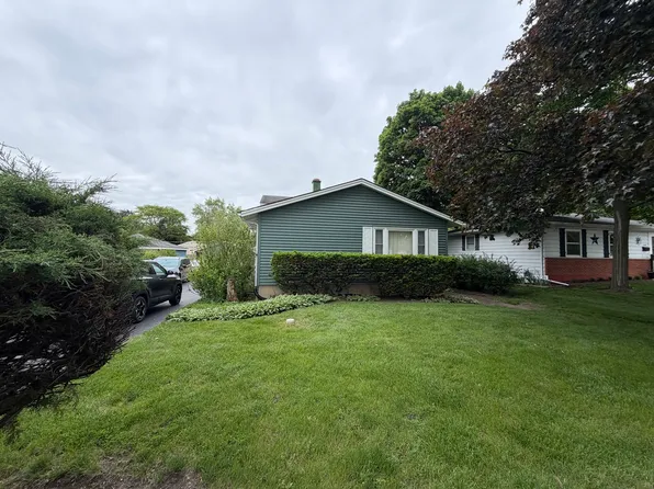 2203 Kirchoff Rd, Rolling Meadows, IL 60008