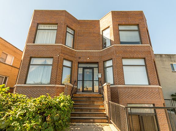 2nd image of 5644 N California Ave #2S