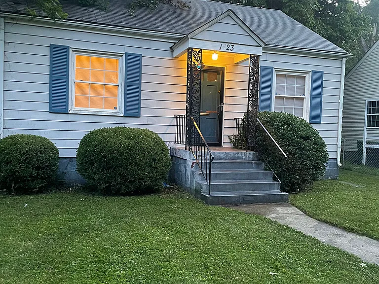 1423 Willis St — Photo 1