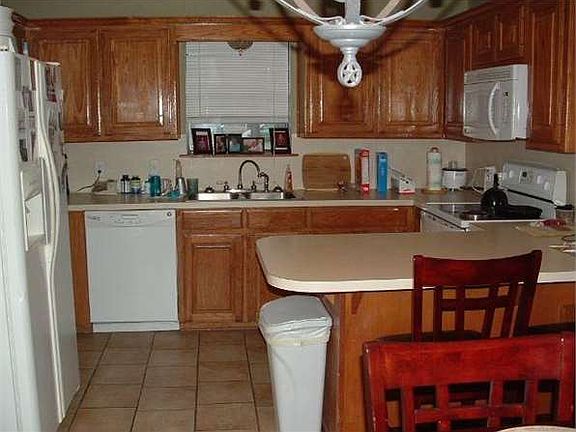 5th image of 310 Live Oak St