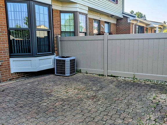 3rd image of 38928 Country Cir #15