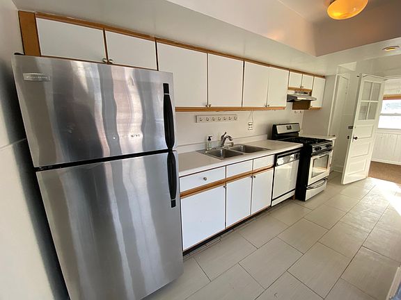 4th image of 3720 N Kenmore Ave APT 3