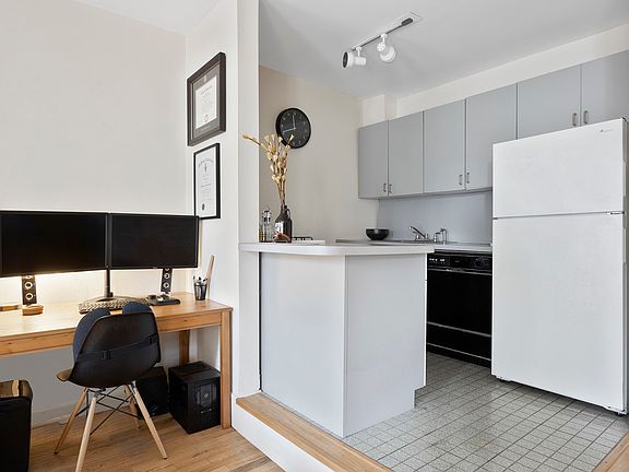 5th image of 167 Park Pl APT 4