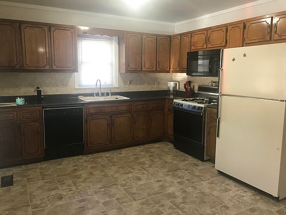 4th image of 306 S Lake St