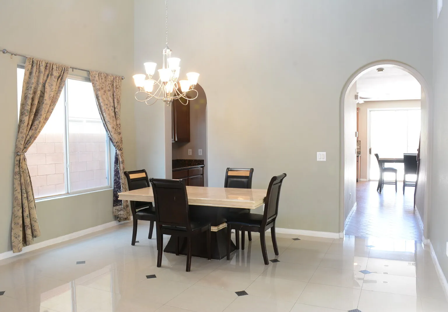 4 bed, 3.0 bath, 3126 sqft, $2,995 — Photo 2