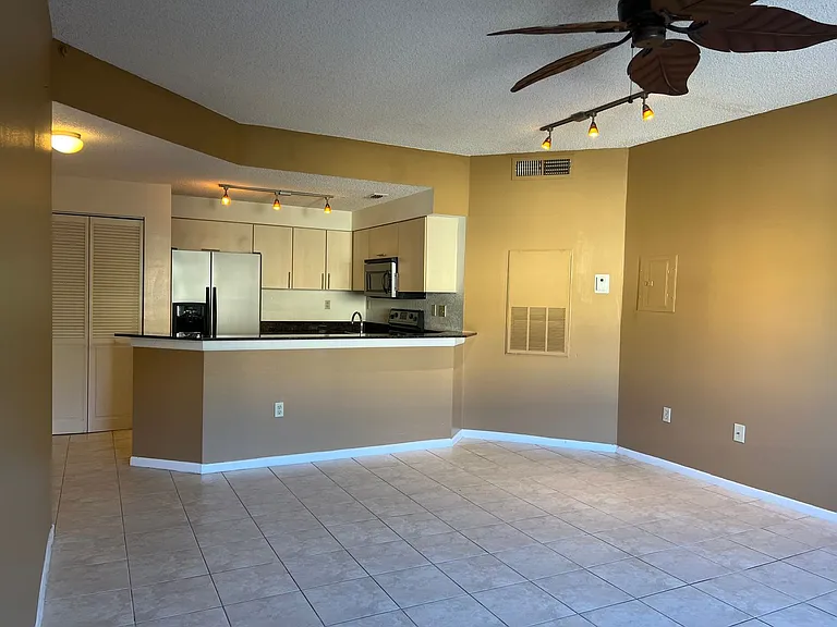2445 SW 18th Ter #920 — Photo 8
