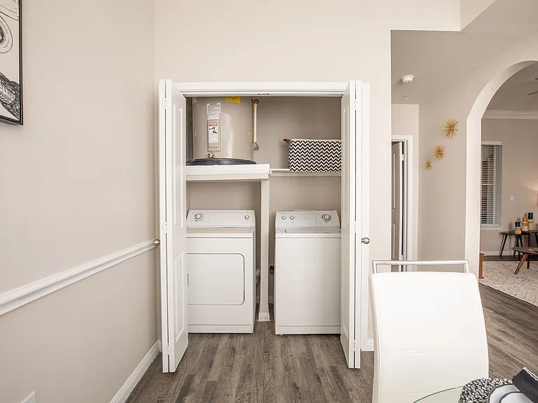 4001 Midtown — Photo 16
