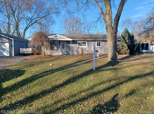 4640 Oakvista Ave, Clarkston, MI 48346