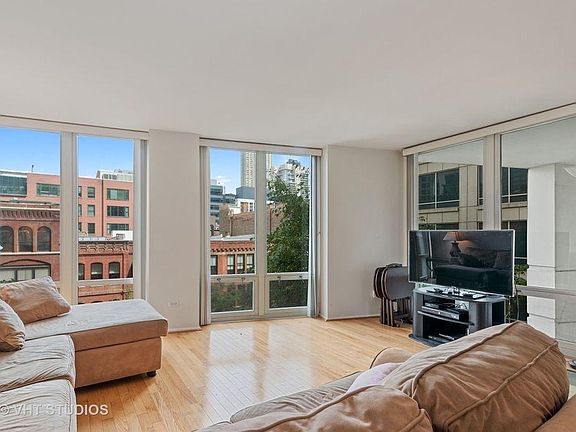 4th image of 345 N La Salle Dr APT 402