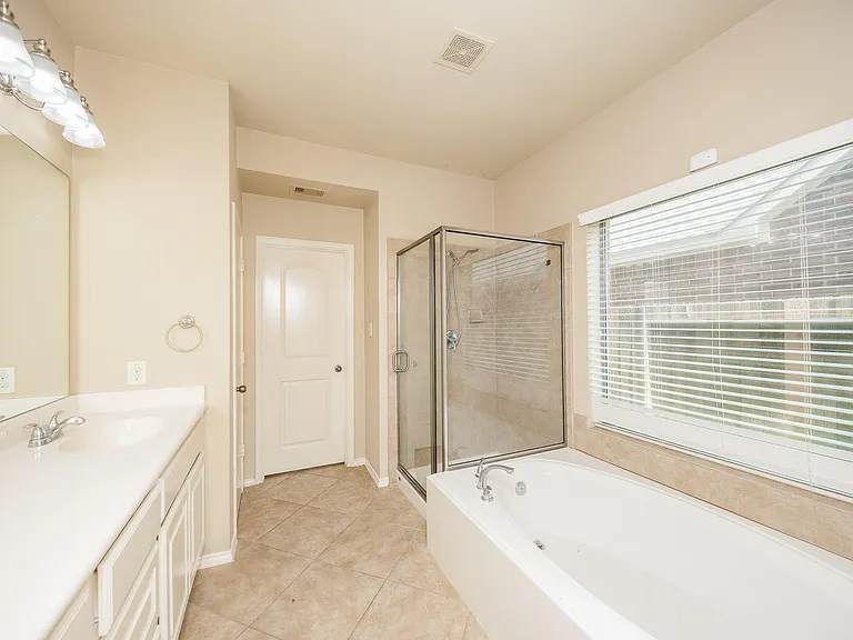 4019 Windmill Creek Dr — Photo 16