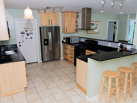 4th image of 15620 Meadowood Ave