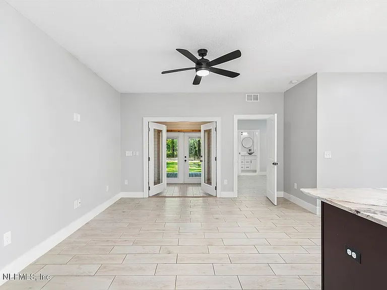 406 E Cochran Ave — Photo 19