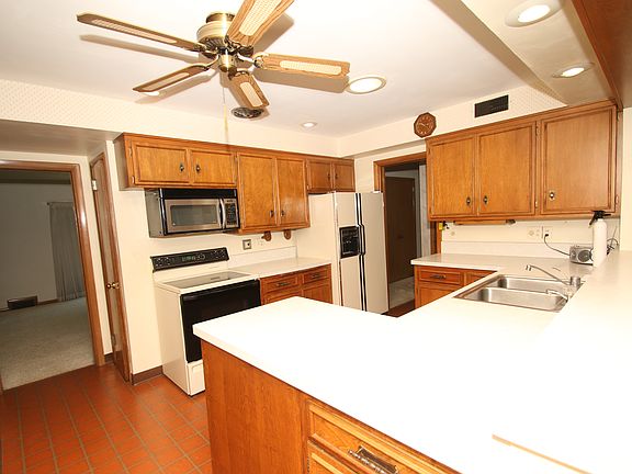 5th image of 2023 Hillside Dr