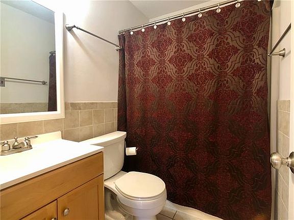 5th image of 410 Parkview Blvd #410