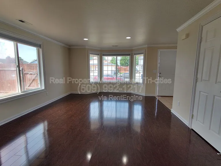 7912 Redonda Dr — Photo 3