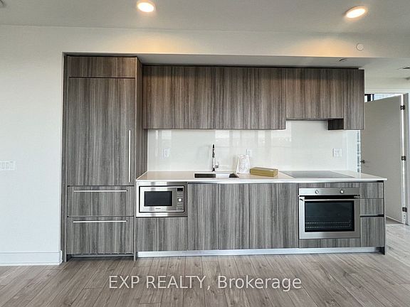 5th image of 8 Cumberland St #3707