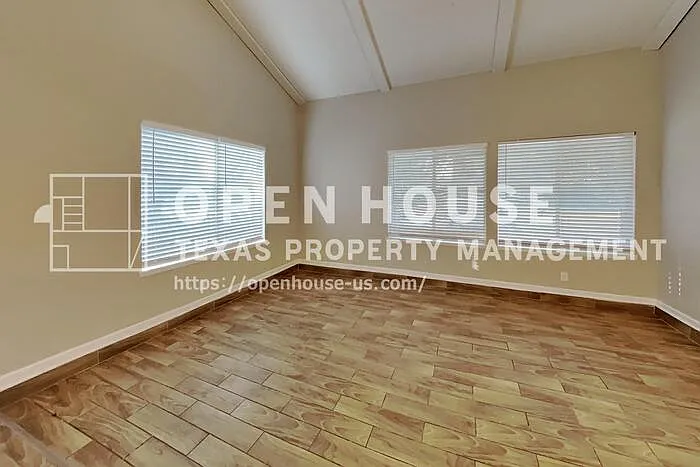 3413 Castle Rock Ln — Photo 3