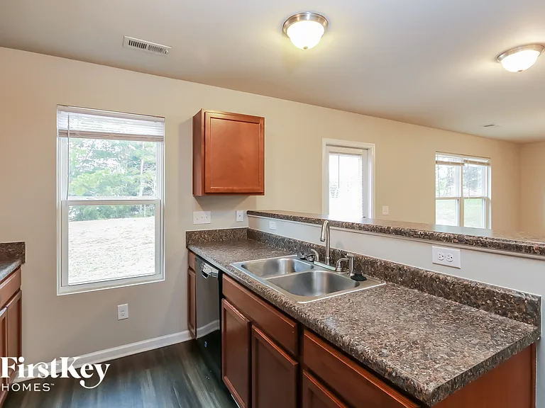 513 Ellingsworth Ln — Photo 7