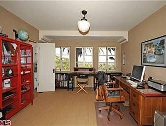 5th image of 2318 Hollyridge Dr