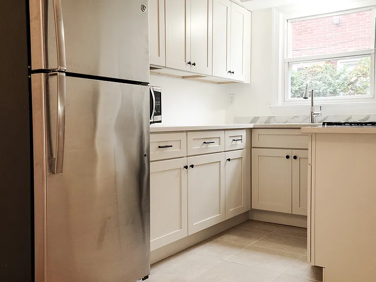 482 Joralemon St #C4 — Photo 2