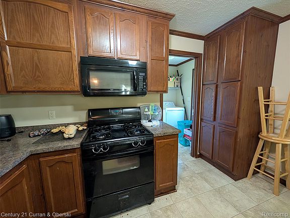 5th image of 29319 Maple Dr