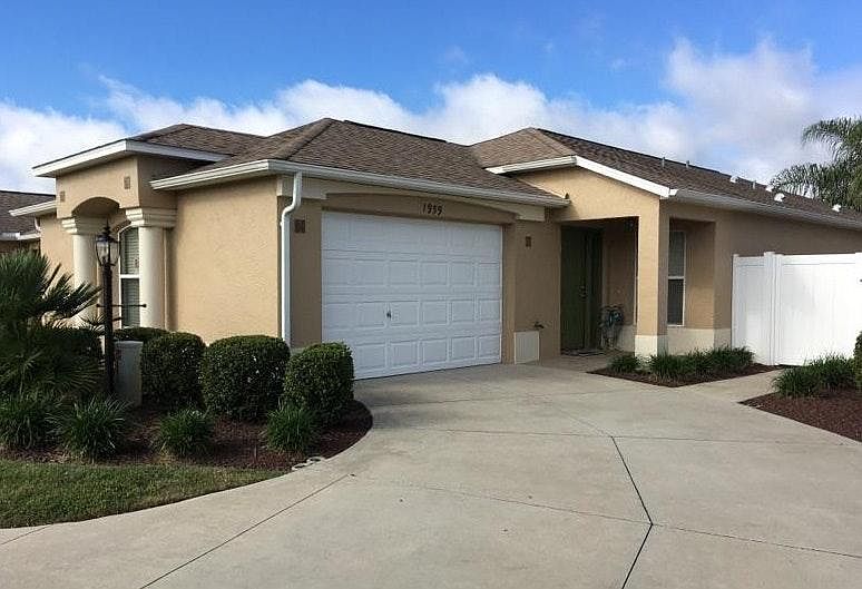 Stucco courtyard Villa