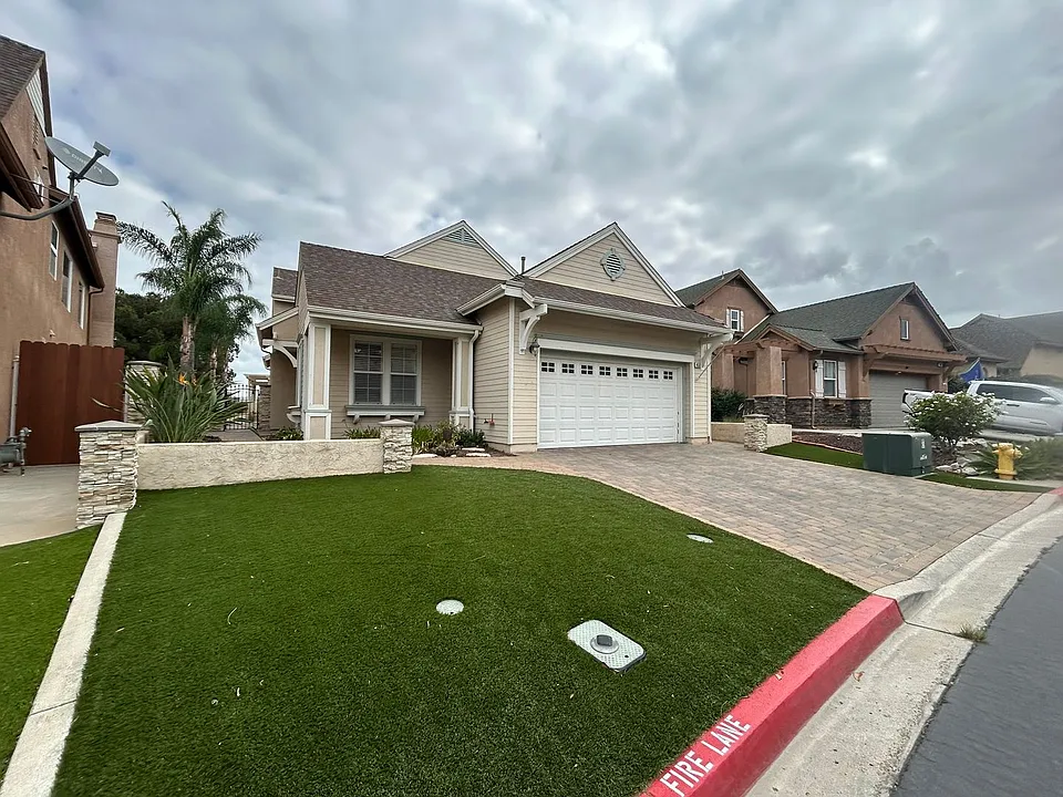 453 Poets Sq