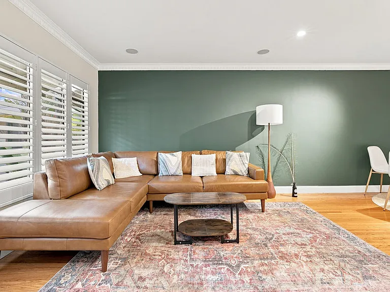 1615 N Laurel Ave #214 — Photo 6