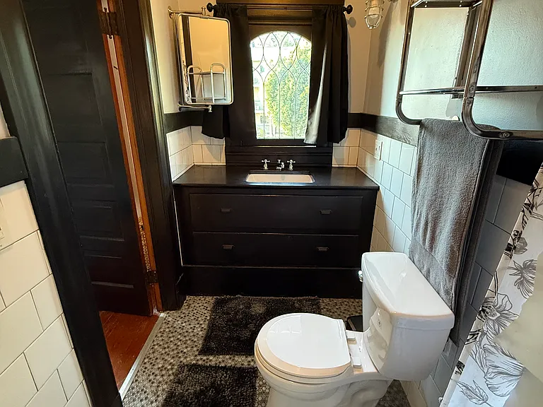 826 S Burlington Ave #10 — Photo 8